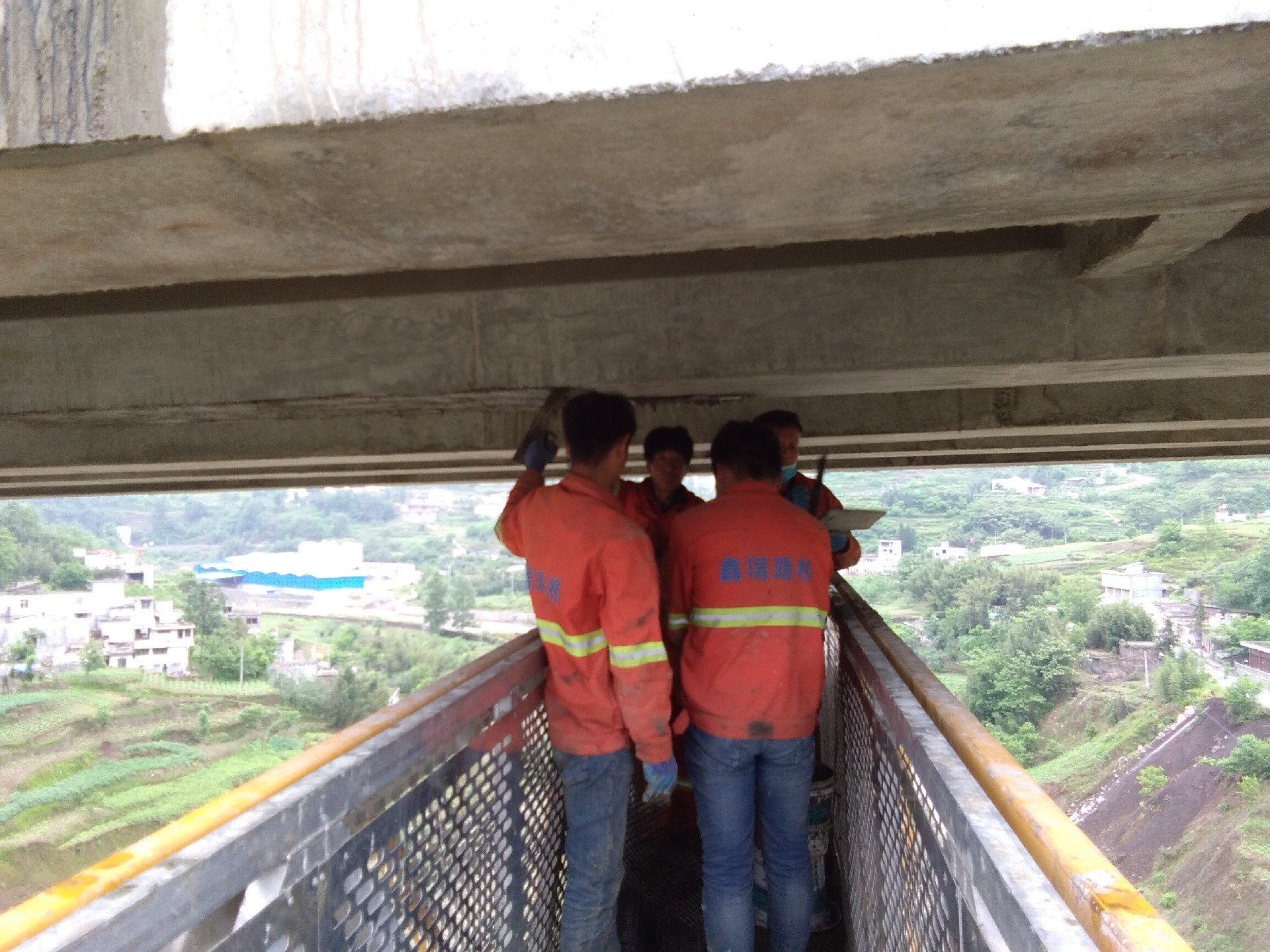 云南镇牛二级公路桥梁维修加固.jpg